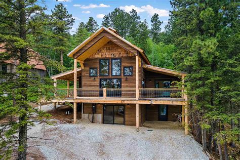 gilded mountain cabins  Enjoy your next Black Hills getaway here at Lookout Lodge! Complete with 3 levels of space and over 3,400 sq